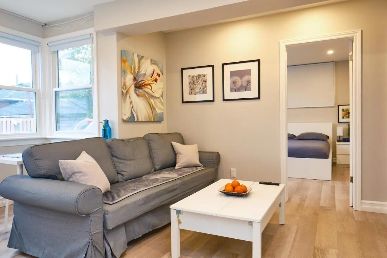 Hamilton Oasis - Luxe Beds - Bbq Haven - Pool Apartment 0*,  Canada